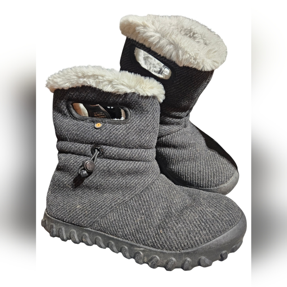 Womens size 8 bogs